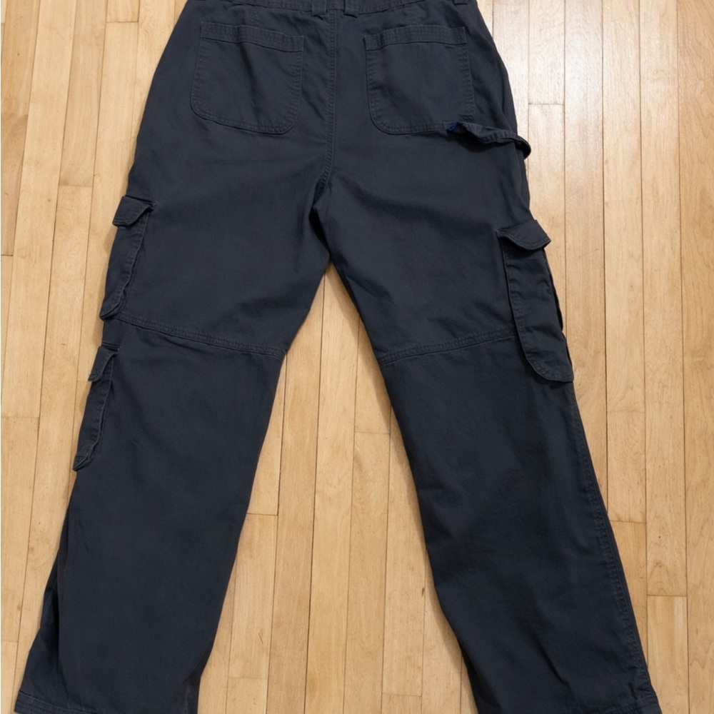 Women’s dark grey Abercrombie &Fitch Cargo Pants - Picture 2 of 4